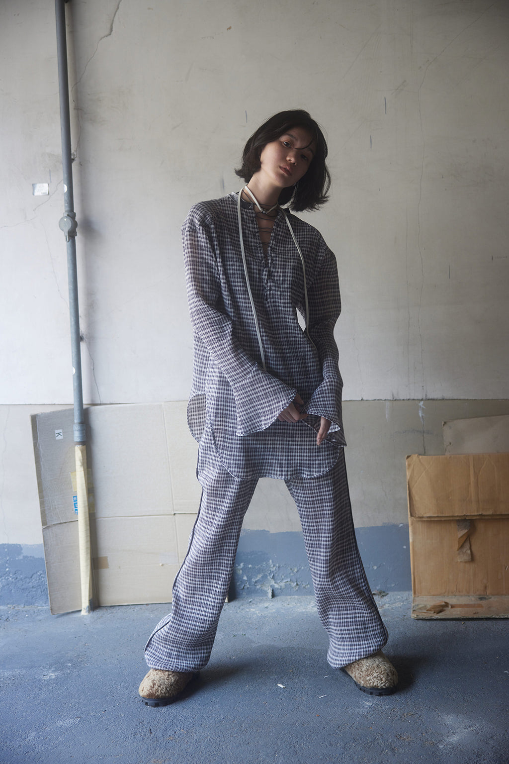 GINGHAM PLEATS FLARE PANTS – SOLOV