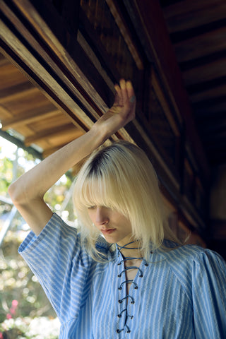 《予約》BREEZE LACE-UP BLOUSE